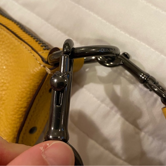 Coach F31507 Abby Duffle Mustard Yellow Gold Pebbled Leather Shoulder handbag - Picture 5 of 13